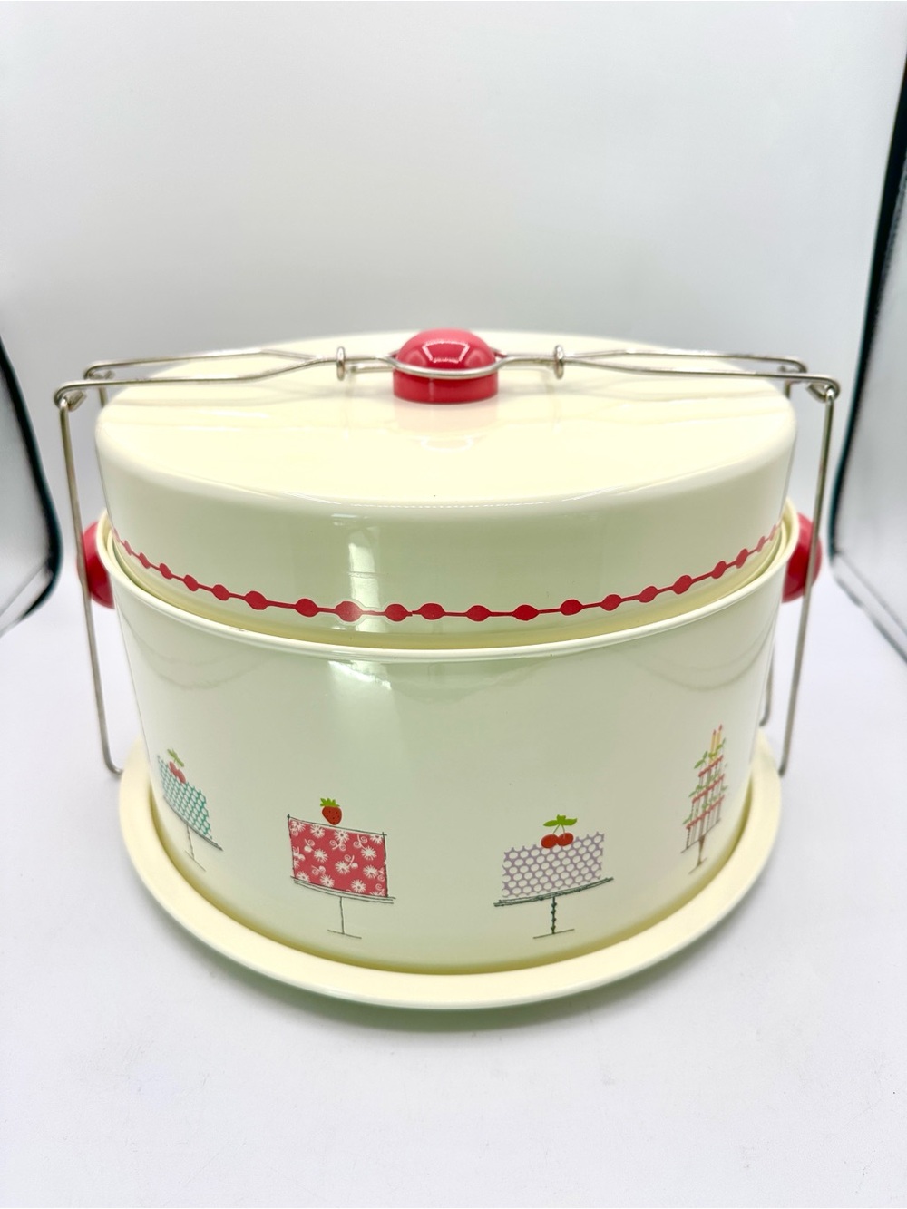 Enamel Tin Cake Saver/ Carrier. Retro Design. 4 pieces.